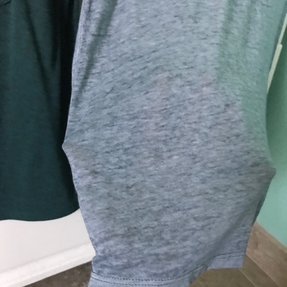 Forever 21 tee - Picture 3 of 5